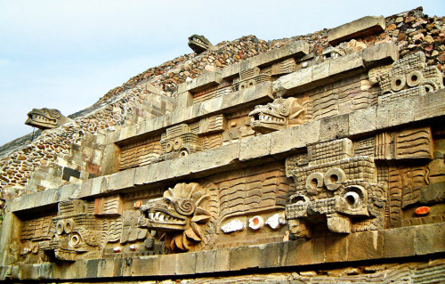 Quetzal gargoyles Teotihuacan